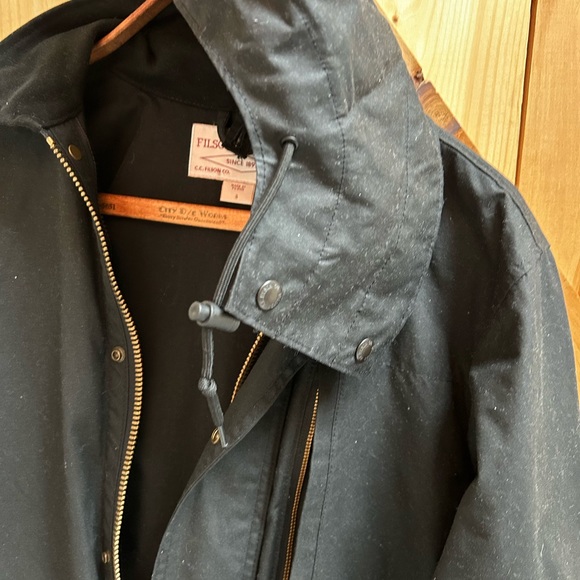 Filson Cover Cloth Mile Marker Coat - Small, Black. INCLUDES add-on Filson Hood. - Picture 11 of 16